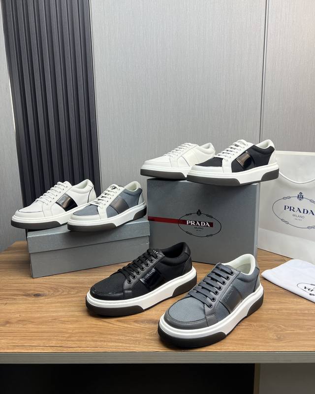 工厂价 Prada 普拉达.官网新品来袭，专柜同步1:1发售原厂配置，进口原版牛皮拼接进口网布，经典版面运动潮达人，进口水染牛皮里垫，鞋底：原厂特供原版底超级舒